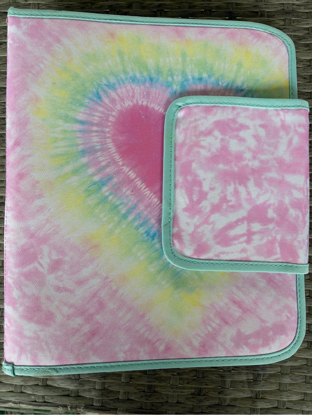 Pottery Barn Kids Heart Tie Dye Fabric Organizer/Trapper Keeper with Mint Trim